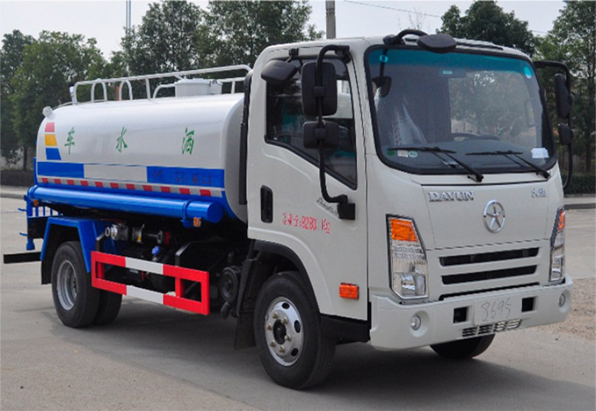 大運(yùn)國(guó)五黃牌6方灑水車(chē)