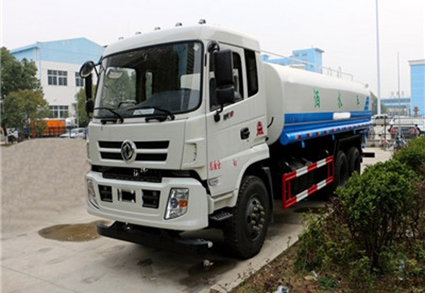 東風(fēng)御龍18噸灑水車(chē)